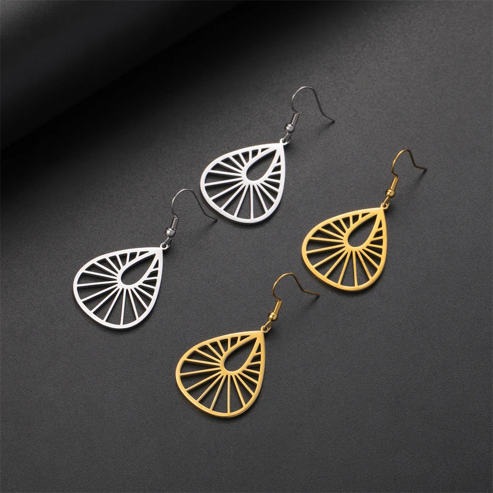 Ginkgo Leaf Drop Earrings – Timeless Elegance