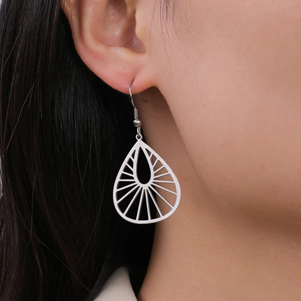 Ginkgo Leaf Drop Earrings – Timeless Elegance