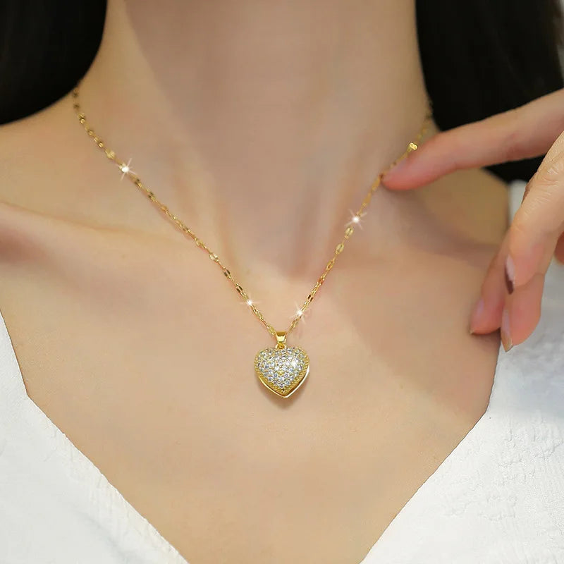 The necklace she’ll never want to take off ❤️